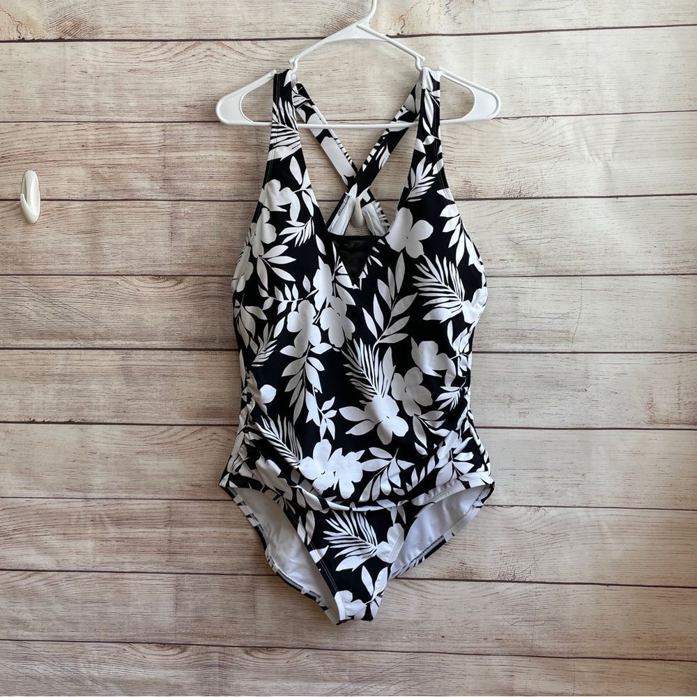LANDS END ONE PIECE SWIMSUIT IN BLACK AND WHITE FLORAL PRINT